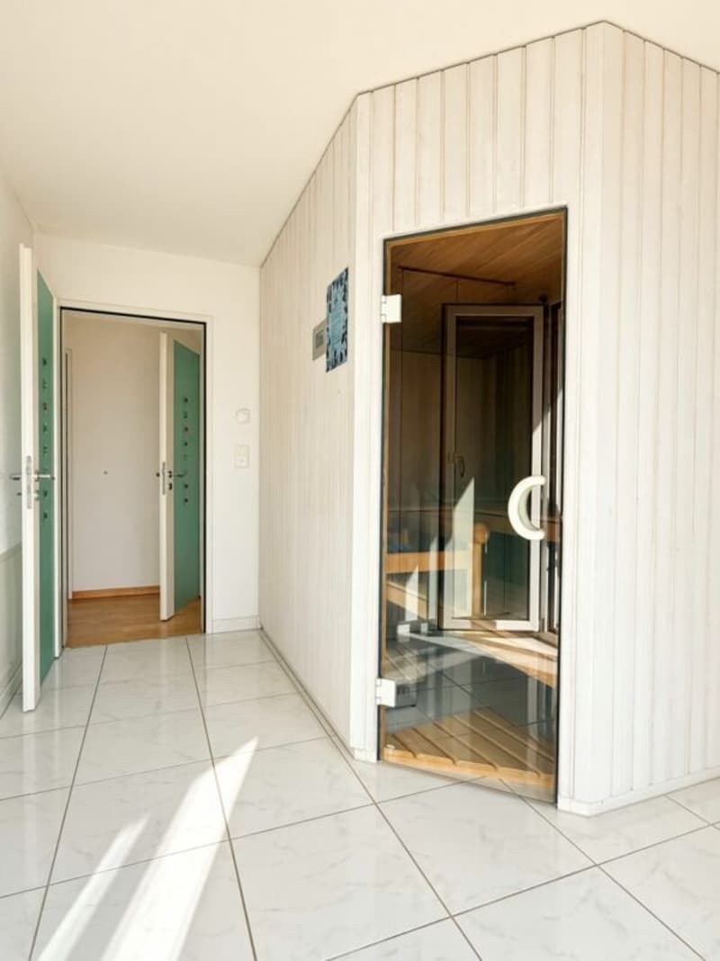 Exklusive 5.5-Zimmer-Attikawohnung mit Wintergarten und Sauna in Seenähe (16)