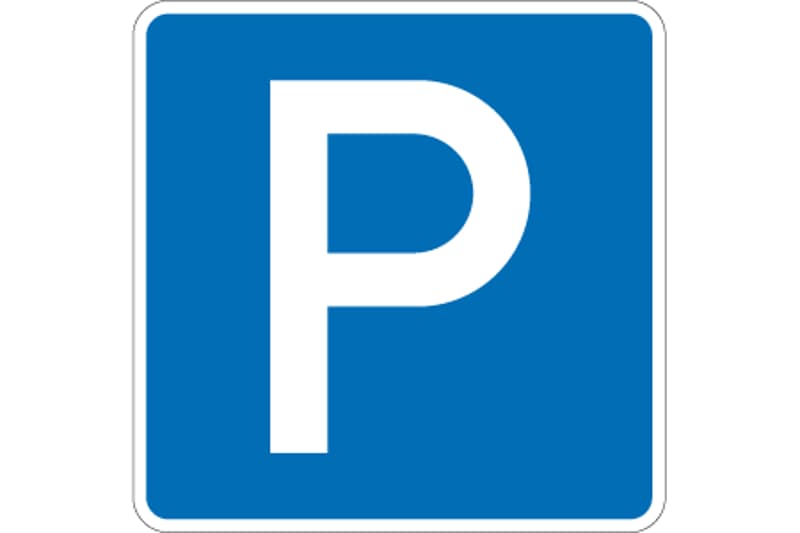 Aussenparkplatz und Einstellplätze (1)