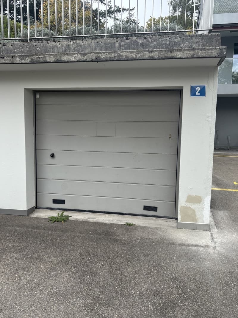 Sichere und gepflegte Garagenbox an attraktiver Lage in Zürich Höngg (2)