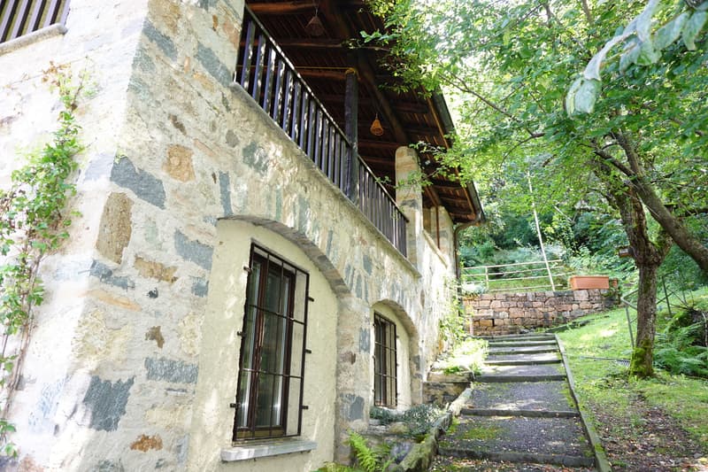 SPAZIOSA CASA DI NUCLEO CON GIARDINO (4)