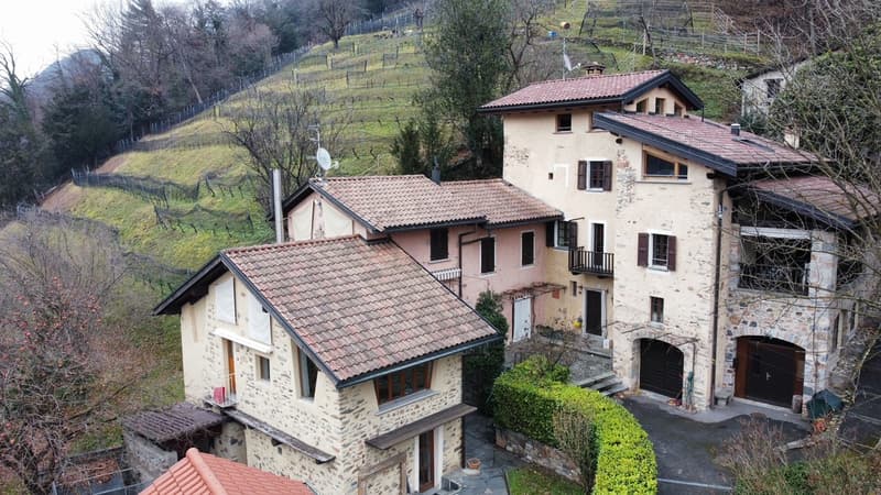 CASETTA DI NUCLEO IN VECCHIO BORGO CON GIARDINETTO (9)
