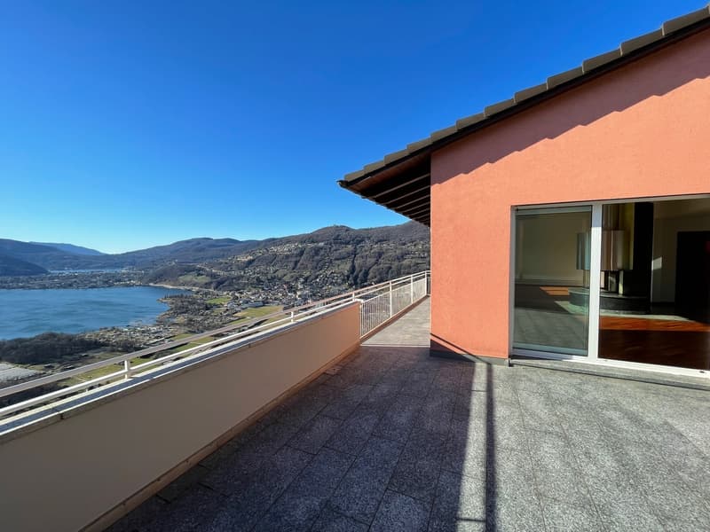 Exklusive Villa mit atemberaubender Aussicht auf den Luganersee (4)