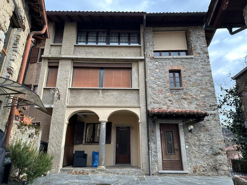 Semi-detached house with Rustico and garden in the core (1)
