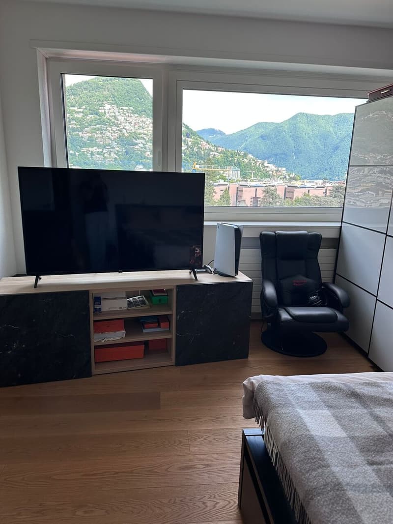 GROßES UND MODERNES 2.5 ZIMMER WOHNUNG IM ZENTRUM mit KLIMANLAGE (7)