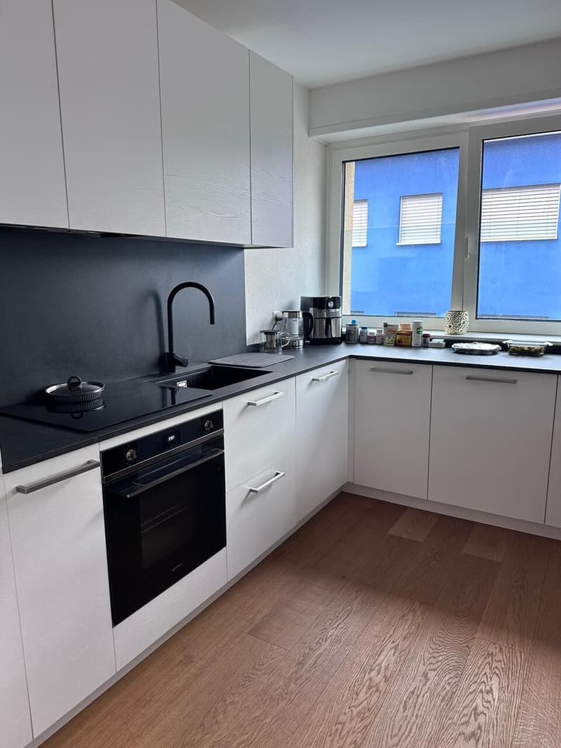 GROßES UND MODERNES 2.5 ZIMMER WOHNUNG IM ZENTRUM mit KLIMANLAGE (3)