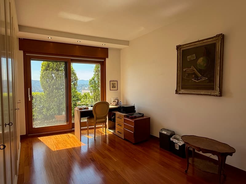 MAGNIFICO Appartamento CON CURATISSIMO GIARDINO E VISTA LAGO (8)