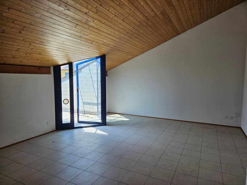 Schöne 2.5-Zimmer-Wohnung in ruhiger, sehr günstiger Lage - letztes Stockwerk (10)