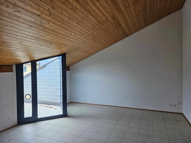 Schöne 2.5-Zimmer-Wohnung in ruhiger, sehr günstiger Lage - letztes Stockwerk (8)