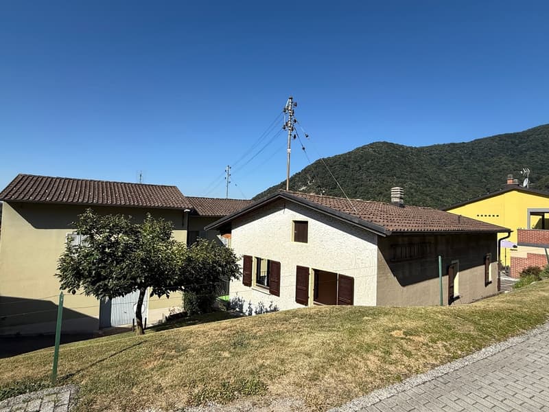 Casa unifamiliare, ampliabile, comoda con due ampi garage (2)