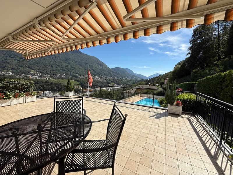Villetta Uni o Bifamiliare con bella vista aperta e piscina (10)