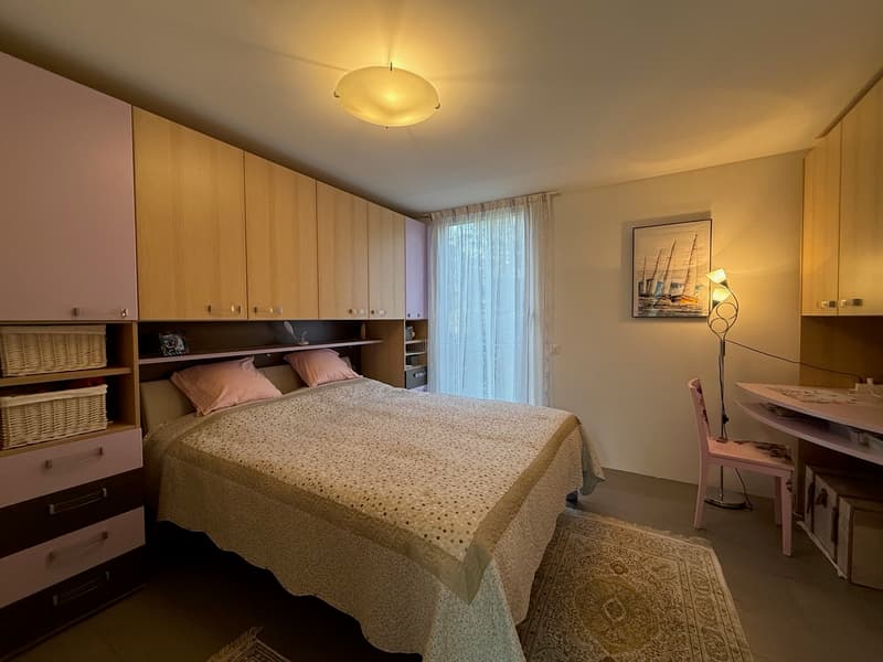 Casa a schiera immersa nel verde con giardino (9)