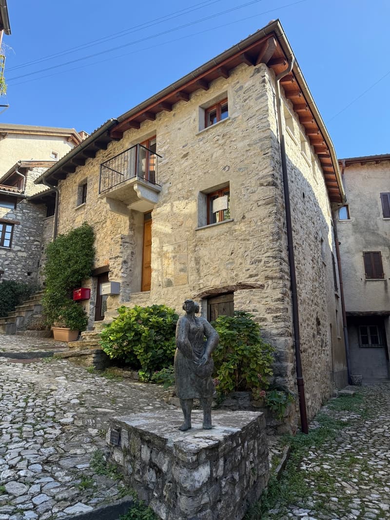 Tessinerhaus im Herzen des Dorfes / Casa ticinese nel cuore del paese (2)