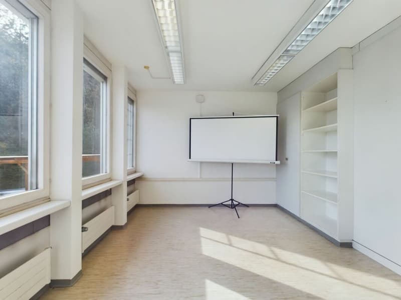 Modern and versatile office spaces in Hendschiken! (2)