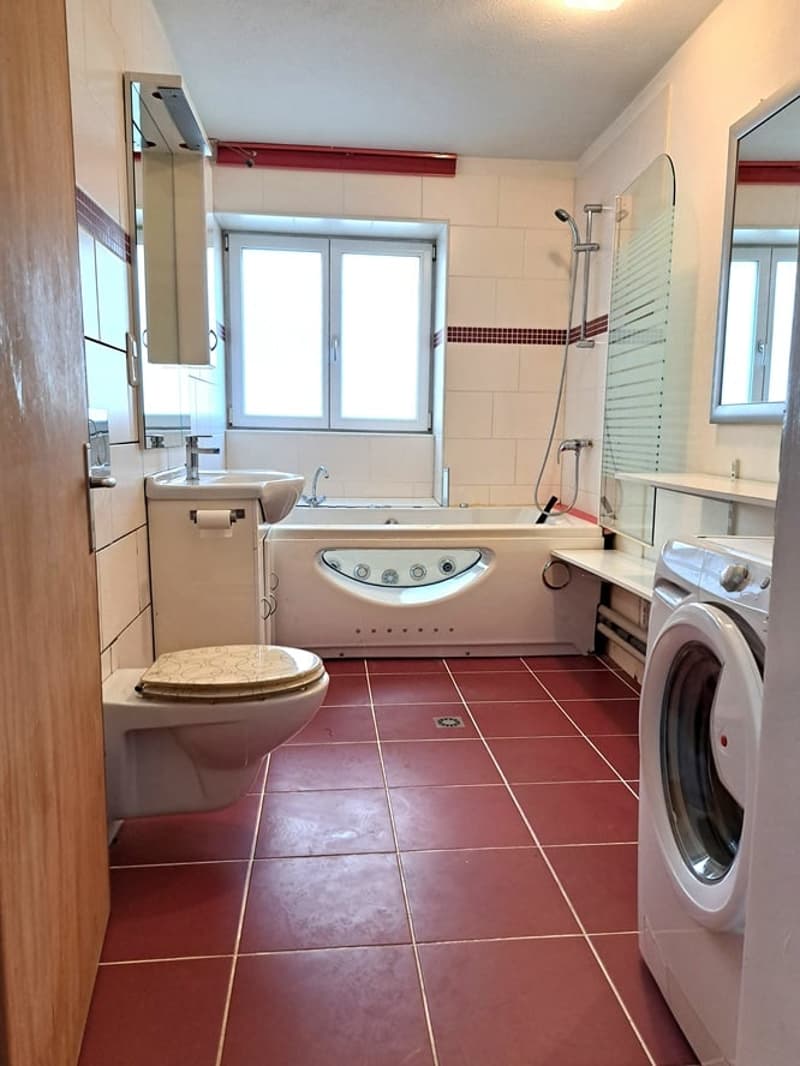 Corner multi-family house with 2 apartments plus 1 studio in central location (7)