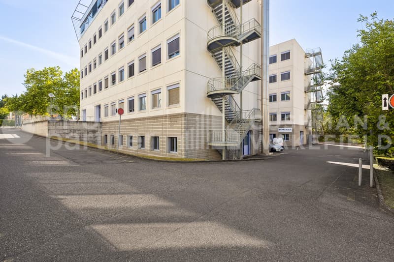 Commercial and administrative spaces in Meyrin - Grand-Puits 42 ready for use (8)
