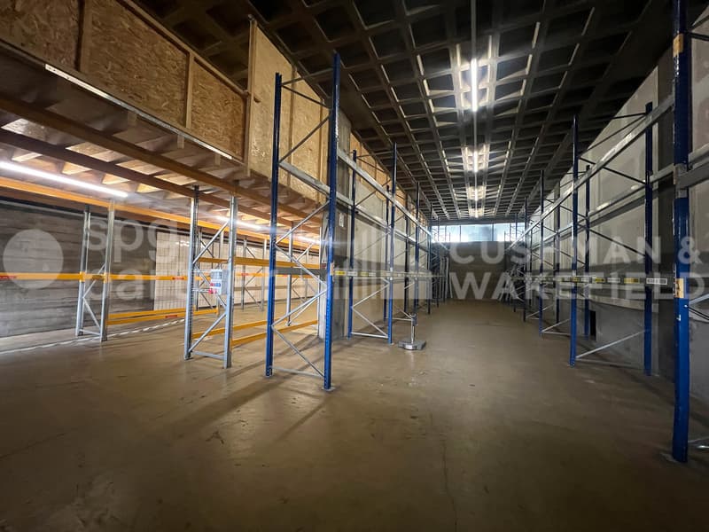 Junge 23 - Logistiklager von 2'400 m² (6)