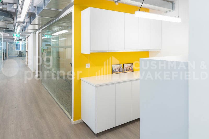 820 m² di uffici di alta gamma, a due passi dal lago (13)