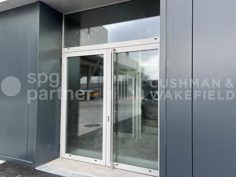 Studio/warehouse on the ground floor of 300 m² in the industrial zone of Satigny (4)