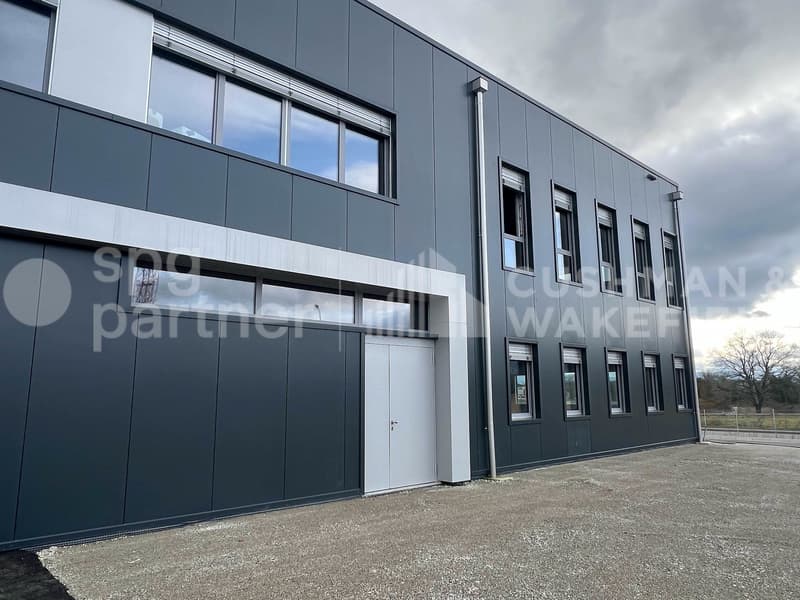 Studio/warehouse on the ground floor of 300 m² in the industrial zone of Satigny (2)