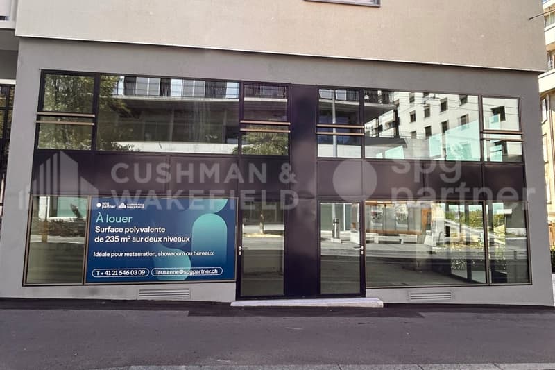 Arcade de 235 m² à forte visibilité, disponible immédiatement - Morges 163 (2)
