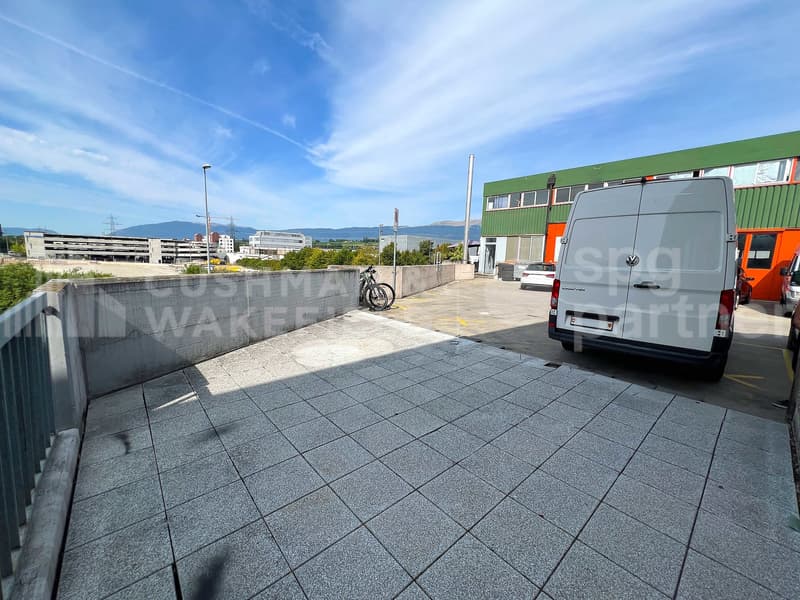 Surface mixte avec porte sectionnelle - 940 m² | SATIGNY?ZIMEYSA (4)