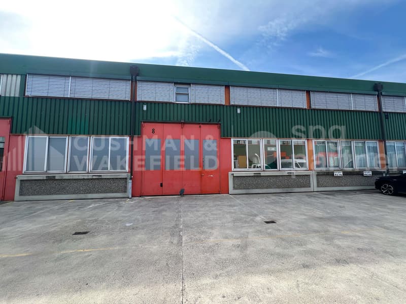 Surface mixte avec porte sectionnelle - 940 m² | SATIGNY?ZIMEYSA (6)
