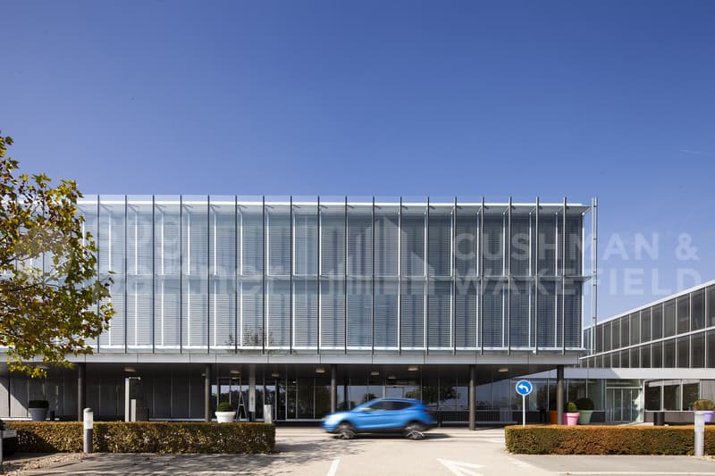 A-One Business Center Bureaux Plug & Play avec vue sur le Lac (2)