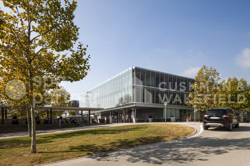 A-One Business Center Bureaux Plug & Play avec vue sur le Lac (3)