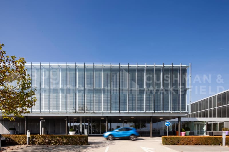 A-One Business Center Bureaux Plug & Play avec vue sur le Lac (2)