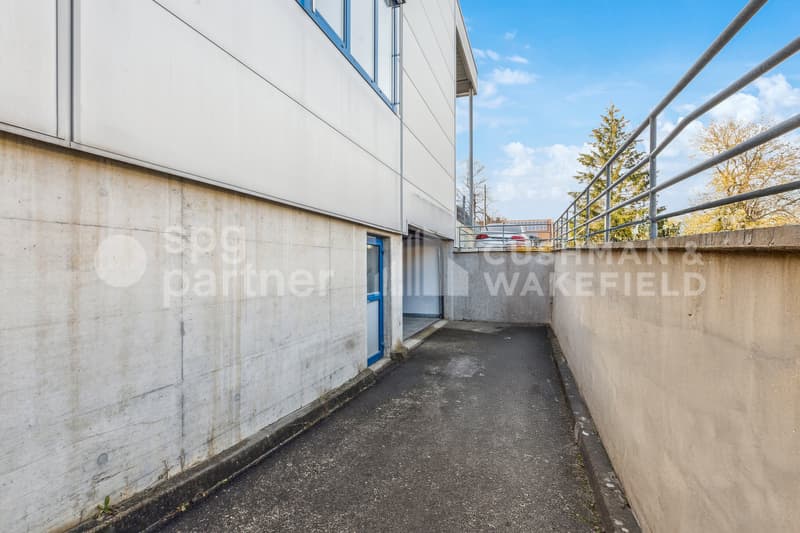 Locaux industriels avec sous-sol et équipements techniques complets - Collège 43 (11)