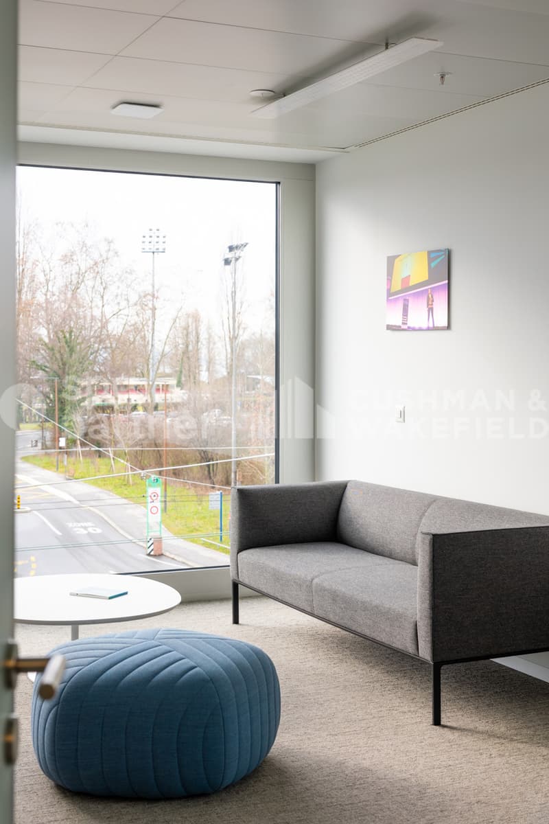 Bureau Plug&Play lumineux dans le quartier de Vidy - Rhodanie 58 (5)