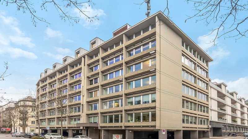 Fully developed office space with unique lake view (1)