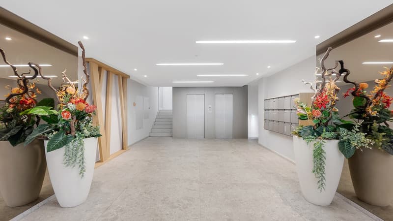 Fully developed office space with unique lake view (2)