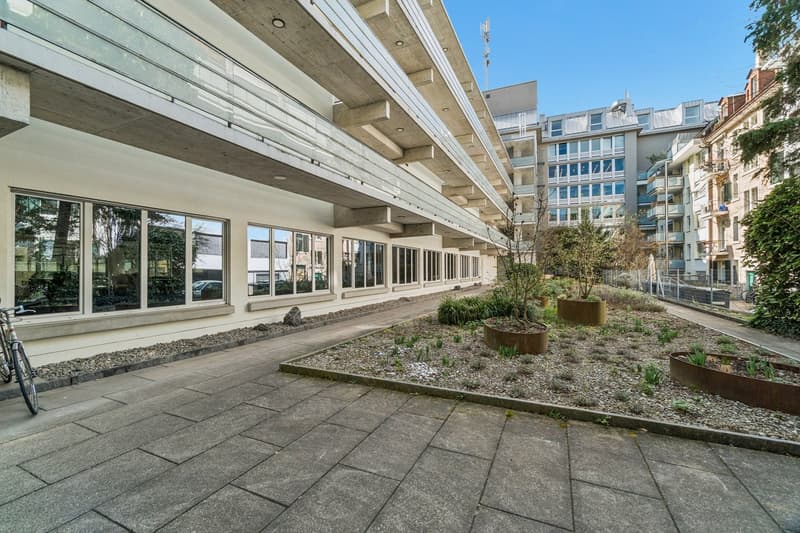 420 m² office space near the lake! (11)