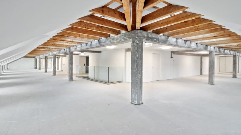 empty room, wooden beams, concrete pillars, white walls, white floor