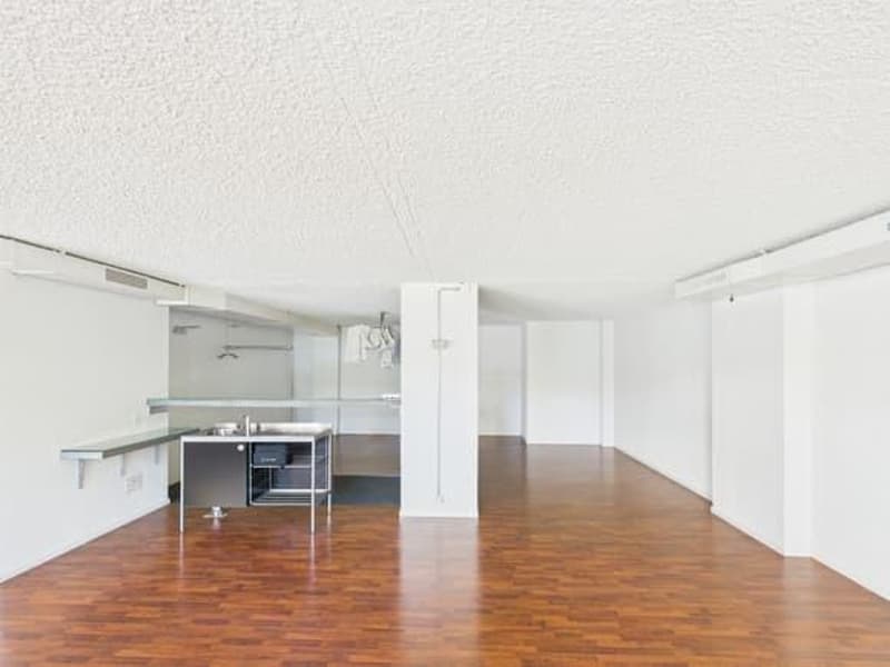 Spazio funzionale per ufficio/studio/studio con posto a sedere in giardino nel distretto 6 (4)