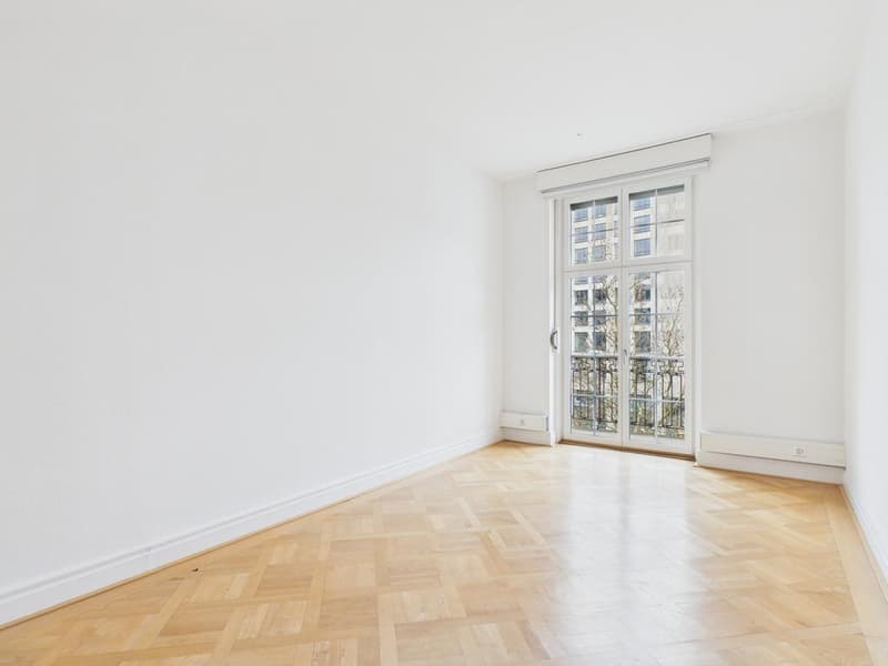 Representative old building area in top location at Stampfenbachplatz (4)