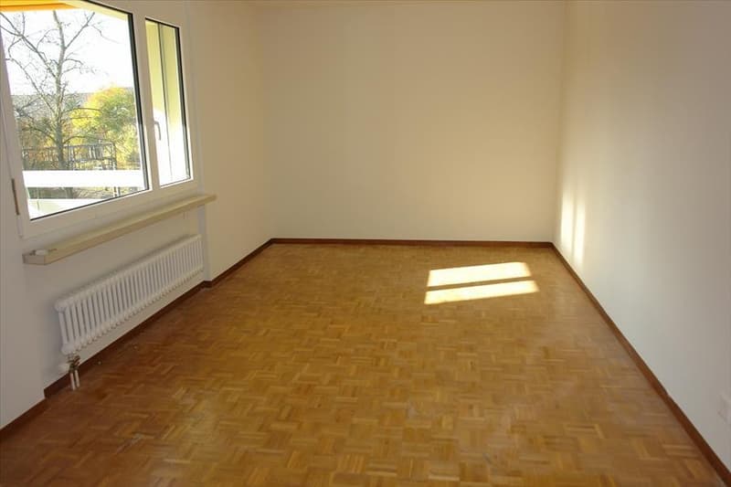 2.5-Zimmerwohnung mit Balkon in Glattbrugg (3)