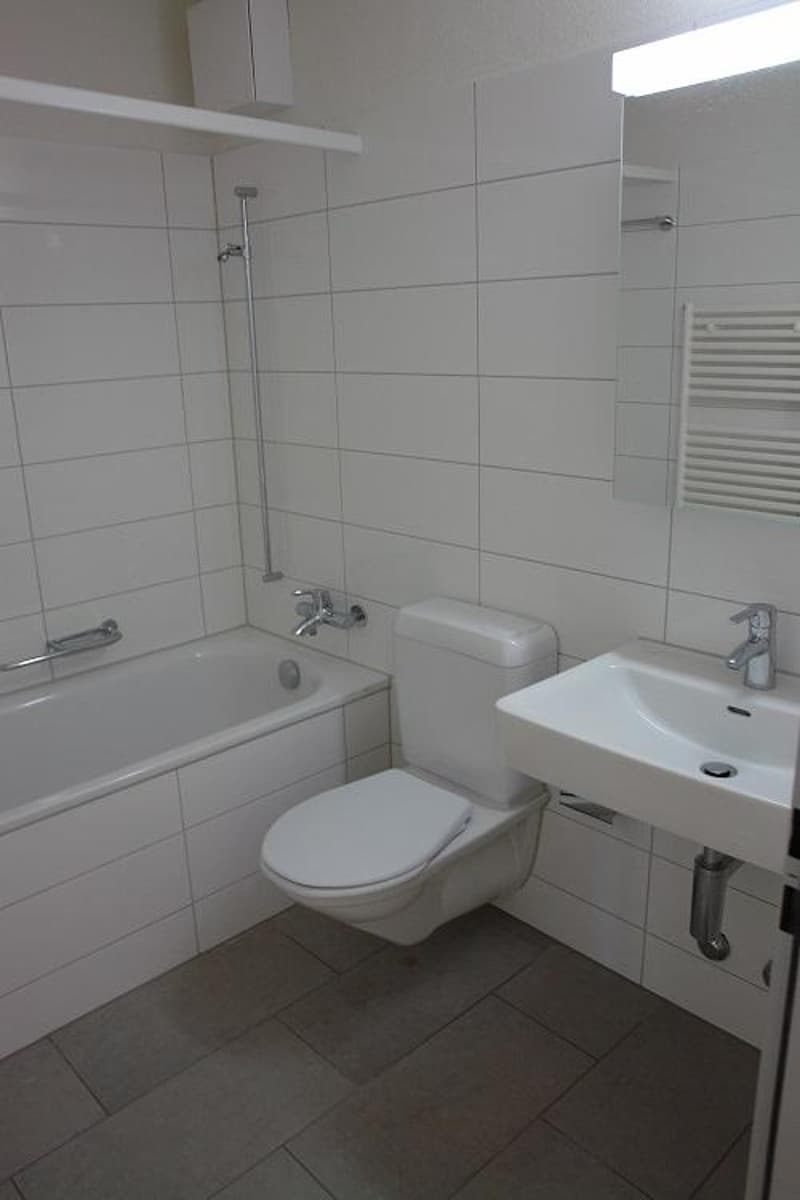 2.5-Zimmerwohnung mit Balkon in Glattbrugg (2)