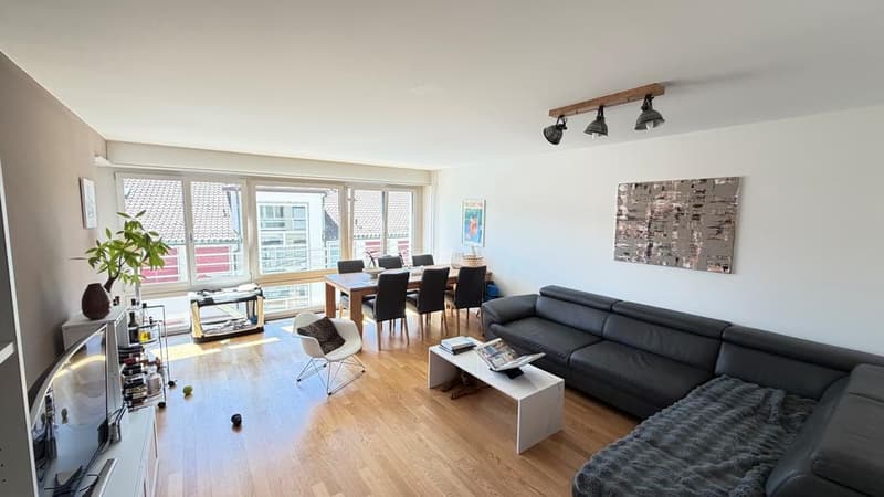 Appartement moderne 2.5 pièces au cœur de Zurich avec deux balcons (2)