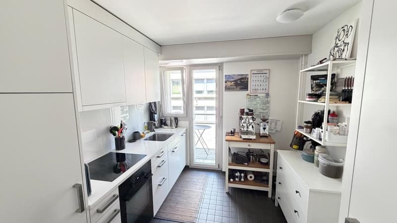 Appartement moderne 2.5 pièces au cœur de Zurich avec deux balcons (3)