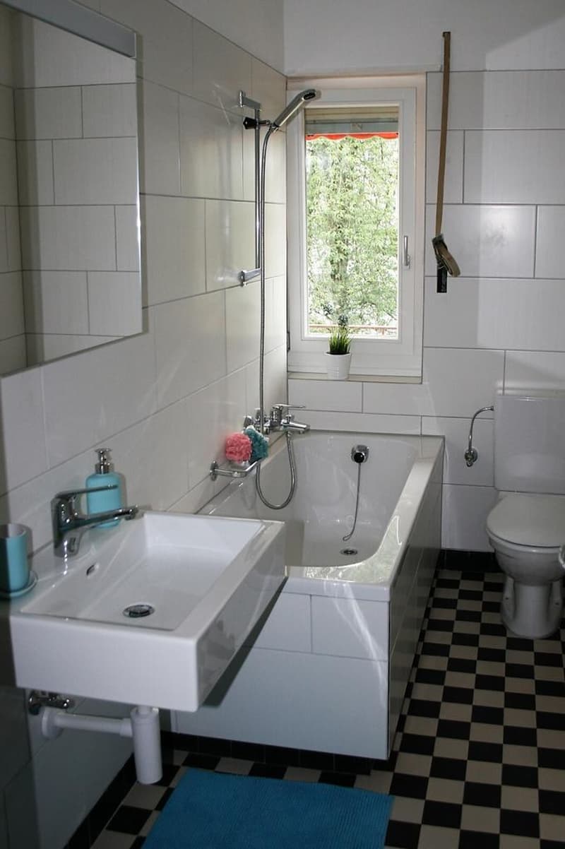 Helle 2 Zimmerwohnung mit ruhigem, sonnigen Balkon ins Grüne (6)