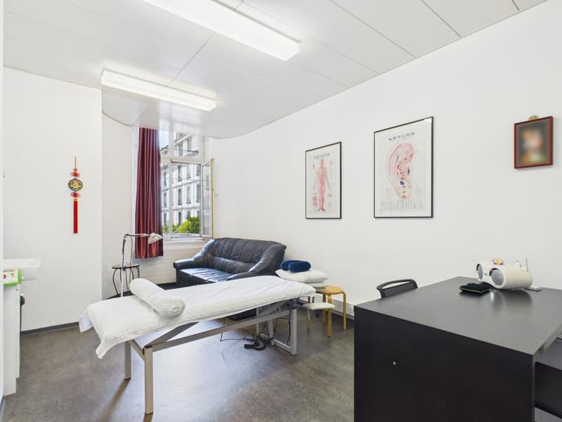 Attractive retail space at Stampfenbachplatz (6)
