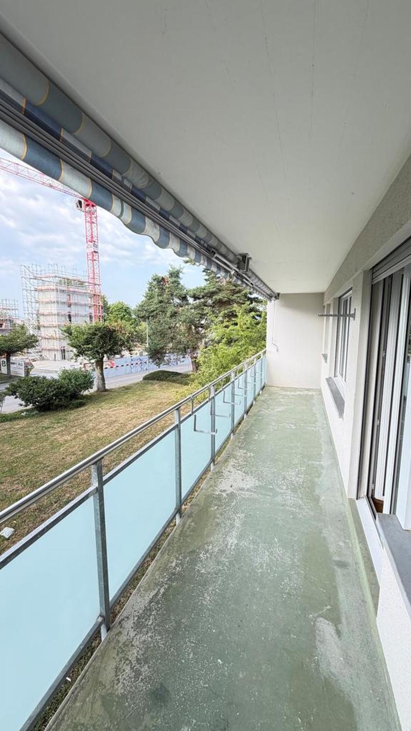 Charming renovated 4-room apartment in a green area (6)