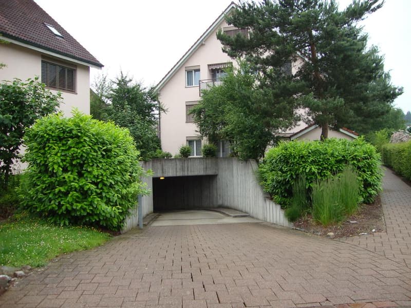 Einstellplatz per sofort zu vermieten! (2)