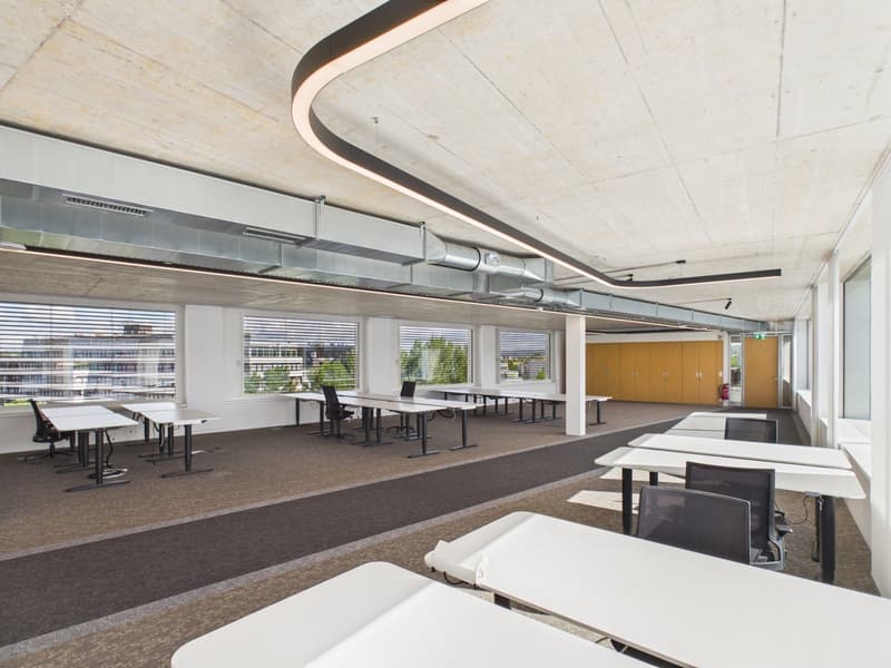 Arrive and get started — 1,190 m² fully developed top office available immediately (11)