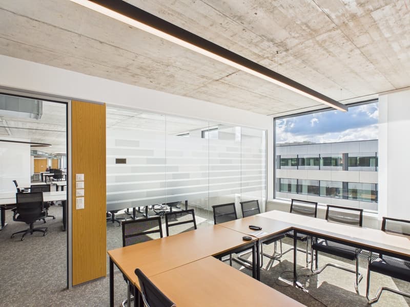 Arrive and get started — 1,190 m² fully developed top office available immediately (19)