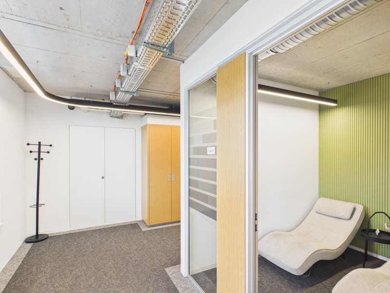Arrive and get started — 1,190 m² fully developed top office available immediately (29)