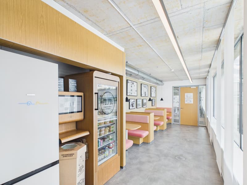 Arrive and get started — 1,190 m² fully developed top office available immediately (24)