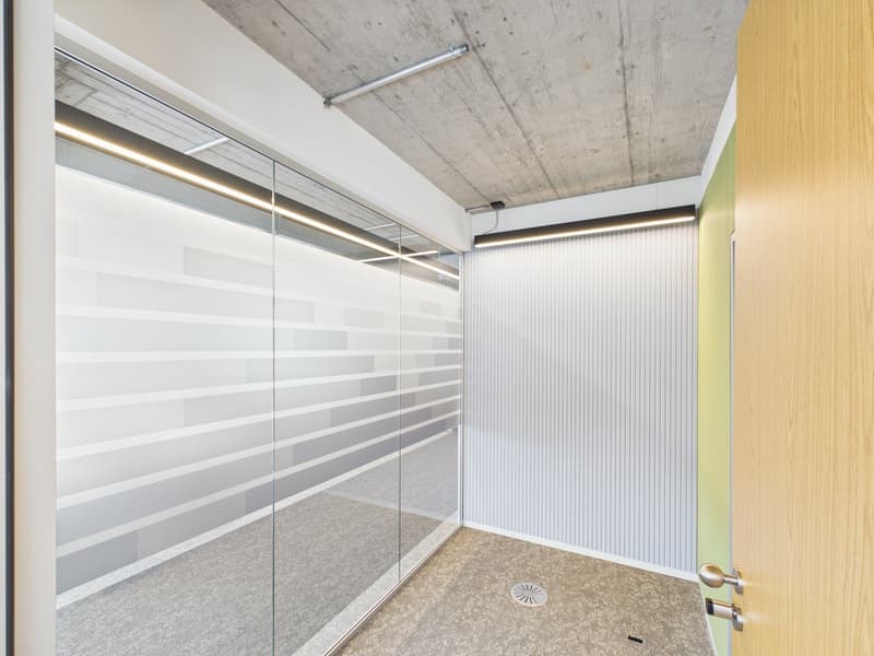 Arrive and get started — 1,190 m² fully developed top office available immediately (16)